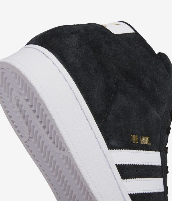 adidas Skateboarding Pro Model ADV Schoen (core black white white gold)