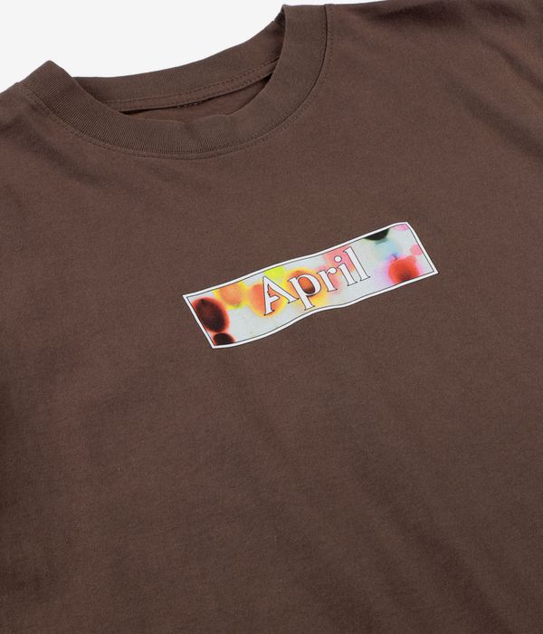 April Genes T-Shirt (brown)